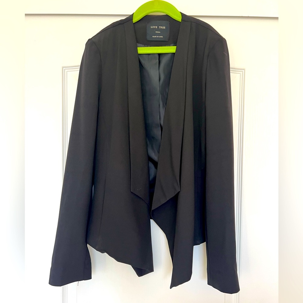 3/$20 🌸 Black Coat